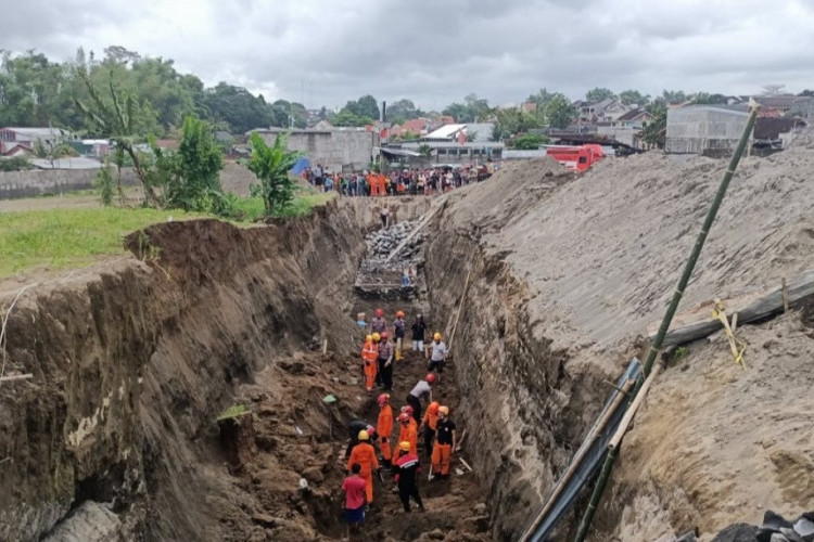 Detik-detik Proyek Bangunan Longsor di Sleman, 4 Pekerja Menjadi Korban, 1 Masih Dalam Pencarian Akhirnya Ditemukan Meninggal