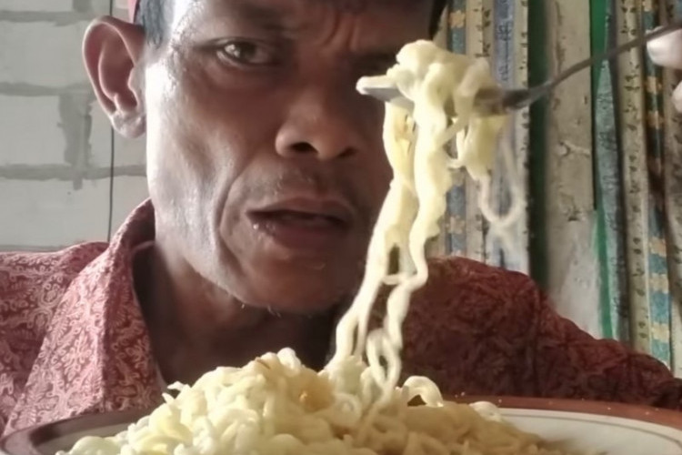 Yoto Kebo Viral Usai Buat Konten Mukbang Mi Instan Setiap Hari, Netizen Kasihan dan Minta Dukungan Subscribe!