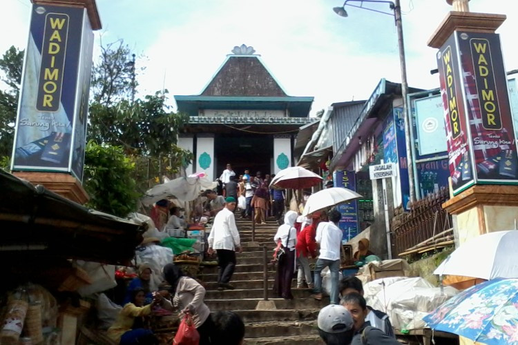 5 Lokasi Ziarah Wali Limo di Jawa Timur, Ada Makam Sunan Ampel Sampai Sunan Bonang yang Buka 24 Jam Secara GRATIS