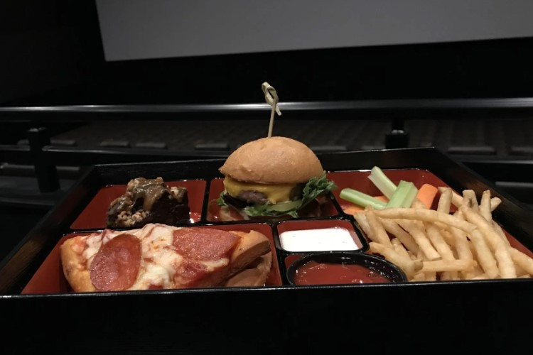 Harga Menu Bioskop Cinepolis Mall Of Serang Terlengkap, Sajian Asyik Buat Teman Nonton Film Favorit 