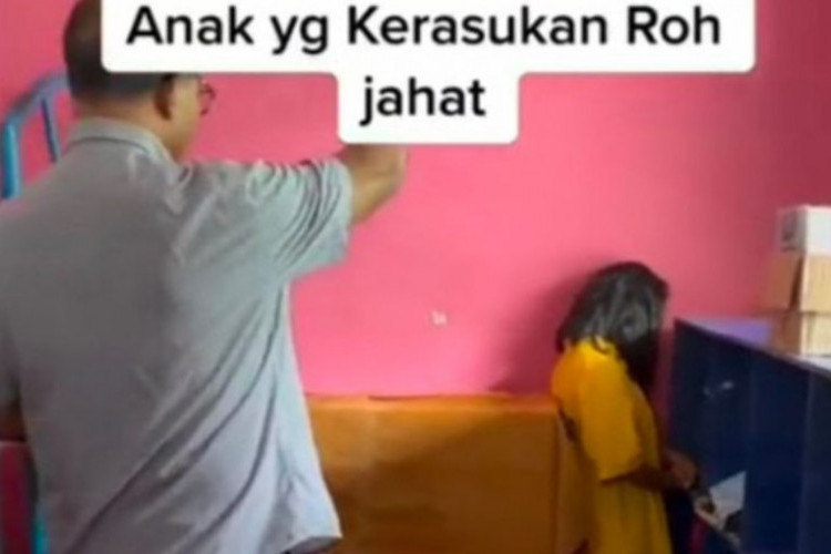 Video Pendeta Sedang Exorcism Siswi di Kalimantan Viral Tiktok, Serem Banget! Roh Jahat: Tidak Mempan!