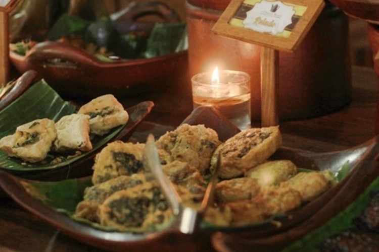 Alamat Warung nDalem Kopi Solo, Cocok Banget Buat Kamu yang Ingin Berburu Spot Foto Vintage