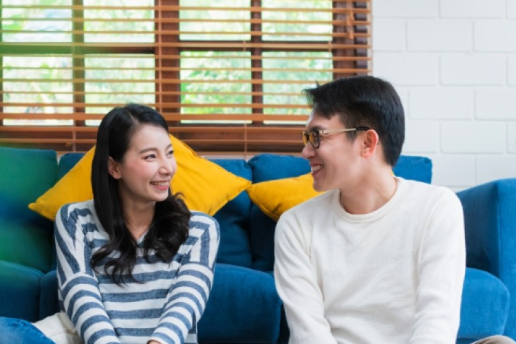 Tante Holic vs Dede Holic: Arti dan Perbedaan Istilah Viral TikTok 2025 yang Bikin Heboh