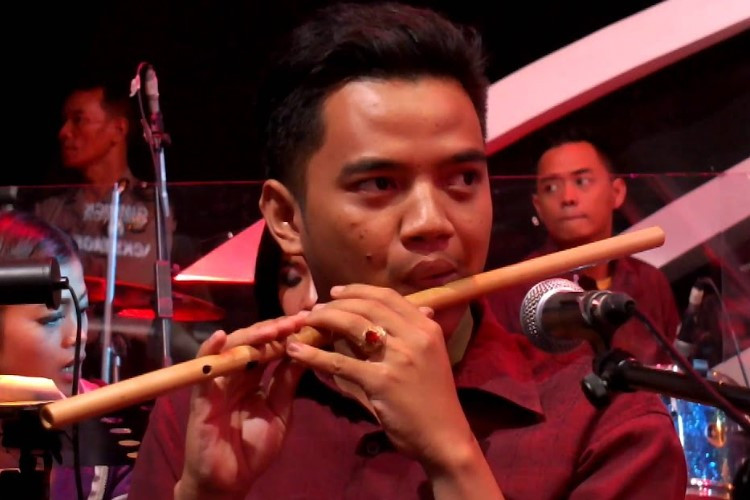 Cara Memainkan Suling Dangdut Yang Gampang Buat Pemula, Hapalkan Kunci Ini Dulu 