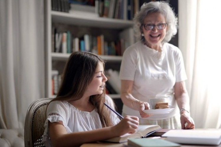 Contoh Cerita Liburan ke Rumah Nenek yang Singkat dan Menarik, Untuk Tugas Bahasa Indonesia