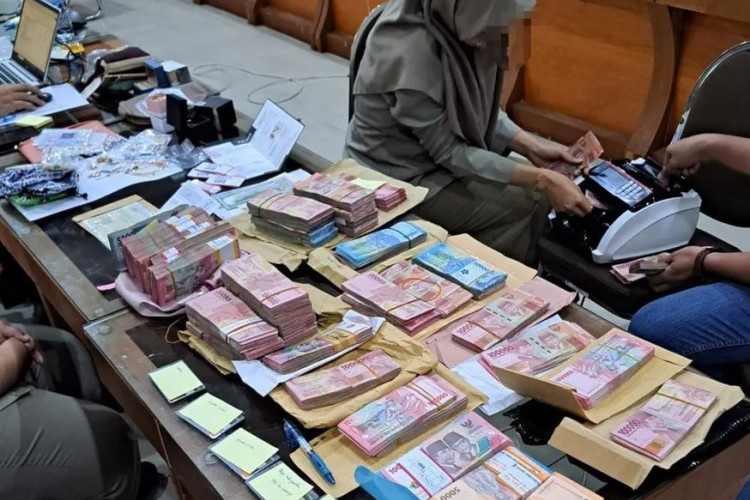 Temuan USD, SGD dan Perhiasan Diduga Emas Saat Geledah BPN Jatim Jadi Sorotan, KPK: 'Penyidik Masih Dalami'