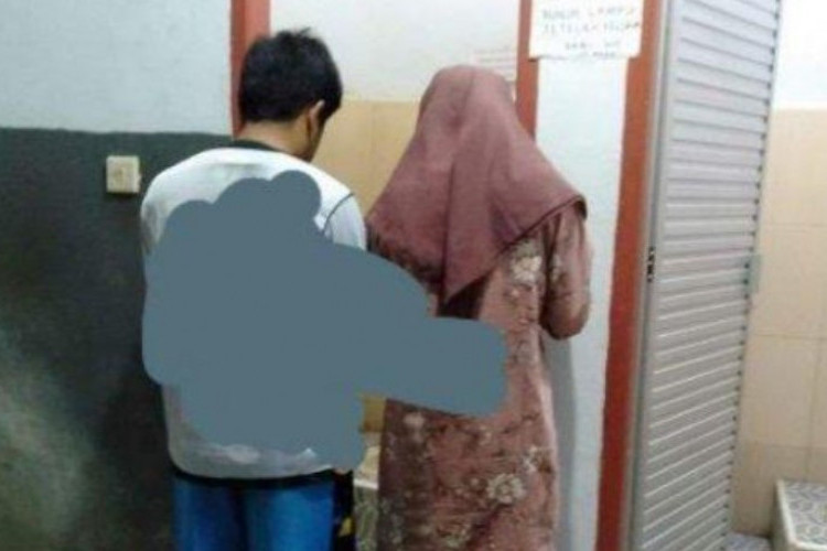 Mencurigakan! Sepasang Sejoli Mesum di Toilet Masjid Dawe Kudus Langsung Digrebek Warga