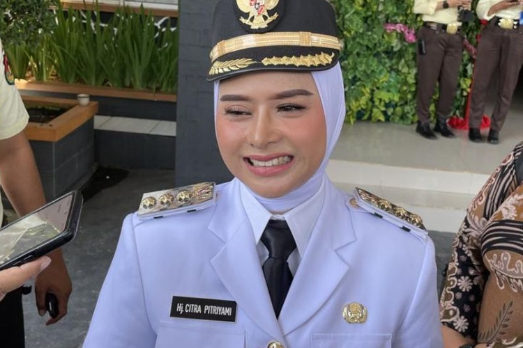 Viral Jembatan Gantung di Pangandaran Ambruk Saat Diresmikan, Bupati Citra Pitriyami Jadi Sorotan Ternyata Kakak Cakra Khan