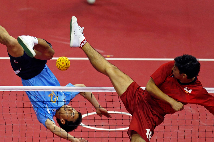 Macam-Macam Servis Dalam Permainan Sepak Takraw Lengkap Dengan Teknik dan Cara Melakukan Gerakannya