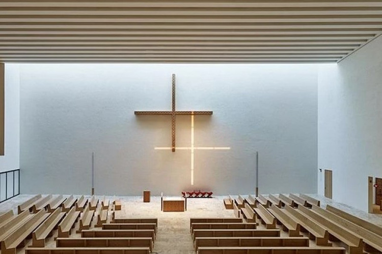 Inspirasi Desain Altar Gereja Modern Minimalis Yang Unik dan Menawan, Pancarkan Semangat Ibadah Jemaah