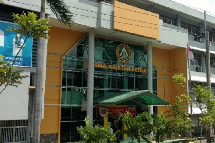 Daftar SMA Swasta terbaik di Surabaya, 50 List Untuk Kamu Pilih Berdasarkan Rerata Nilai!