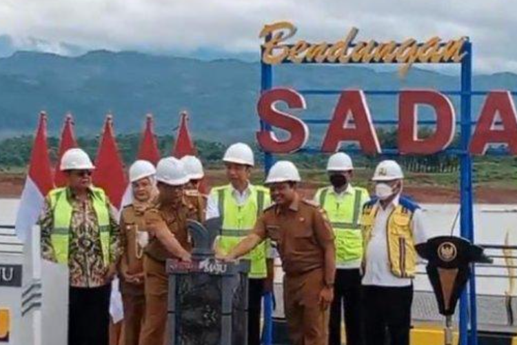 Presiden Jokowi Resmikan Bendungan Sadawarna, Targetkan Produktivitas Pertanian Naik 1,8 Juta Ton