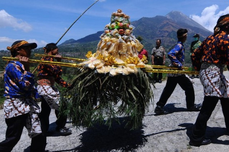 Acara Tradisi di Jawa Tengah 2023, Ada Suran Desa Traji Hingga Sedekah Gunung Merapi!