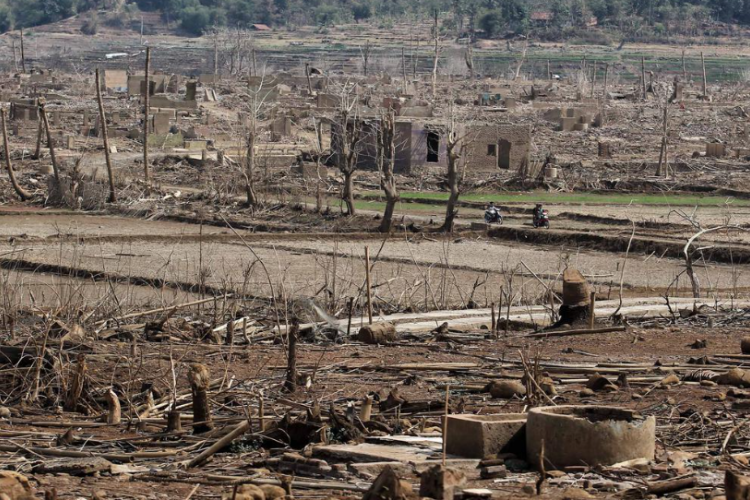 Penampakan Bendungan Jatigede Saat Surut, Bangunan Desa Lawas Bermunculan Mirip Kota Mati