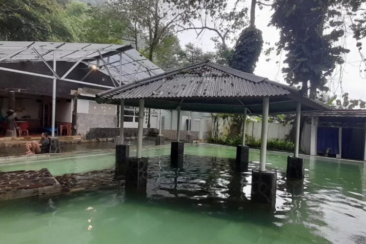 Pemandian Air Panas Gunung Pancar Bogor, Hilangkan Penat dengan Berendam di Kolam Air Panas Unik