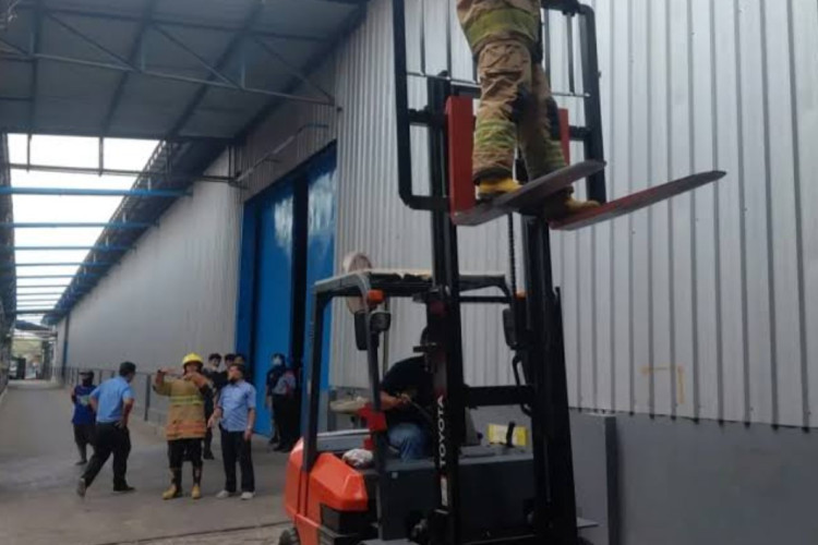Kebakaran Pabrik Tekstil PT Mahatex di Kediri Sebabkan Kerugian Hingga Rp500 Juta!