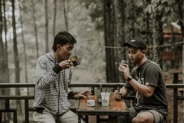 Alamat Lokasi Wisata Wanus Kediri, Ngopi Cantik Dengan Hamparan Indah View Hutan Pinus Gunung Wilis 