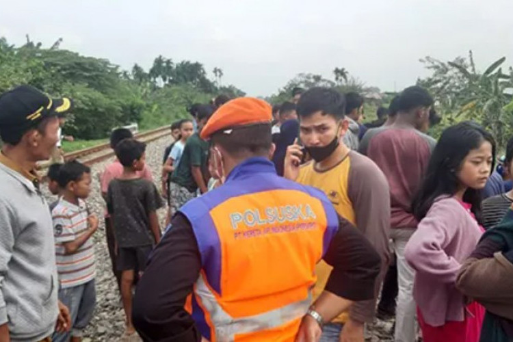 Seorang Remaja Tewas Tertabrak Kereta Api Saat Berjoget Tiktok di Perlintasan Rel Deli Serdang Sumatera Utara