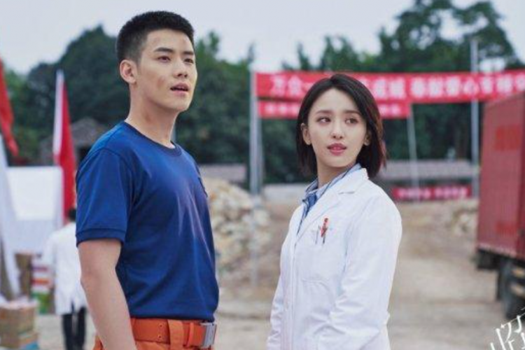 Nonton Drama China A Date with The Future (2023) Episode 1 2 3 4 5 6 Sub Indo, Pertemuan Kembali yang Bikin Bergetar Hati