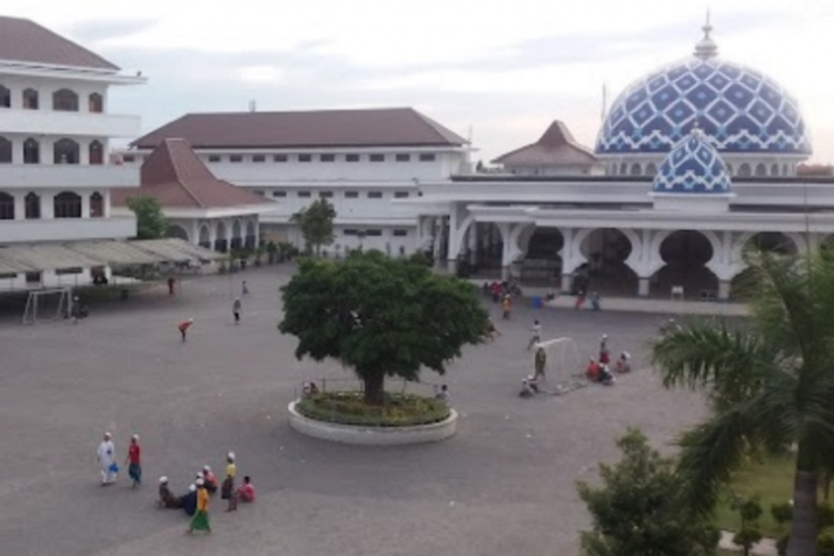 Sejarah Pondok Pesantren Assalafi Al Fithrah Surabaya, Terdepan dalam Berilmu dan Beragama