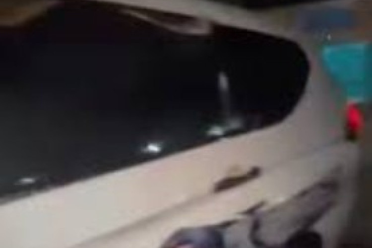 Harusnya Malu, sih! Link Mobil Bergoyang di Sleman, Muda-Mudi Panik Brutal Kepergok Warga
