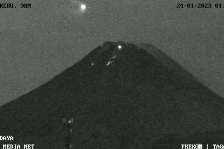Video Ufo Alien di Atas Gunung Merapi Viral di Media Sosial, BPPTKG Menghimbau Masyarakat Tetap Tenang