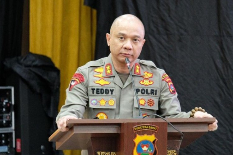 Viral Kasus Irjen Teddy Minahasa Berujung Hukuman Mati, Hotman Paris Akan Ajukan Nota Pembelaan.