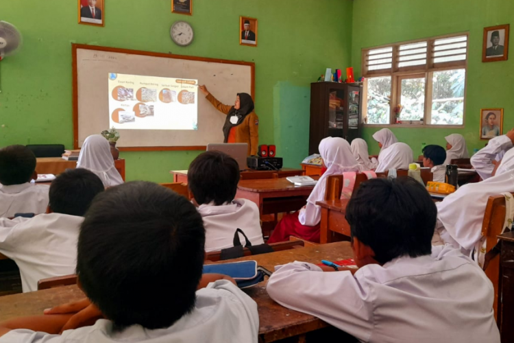 Apa yang Menjadi Pertimbangan Ibu dan Bapak dalam Menentukan Kenaikan Kelas? Ini Dia Faktor-Faktornya!