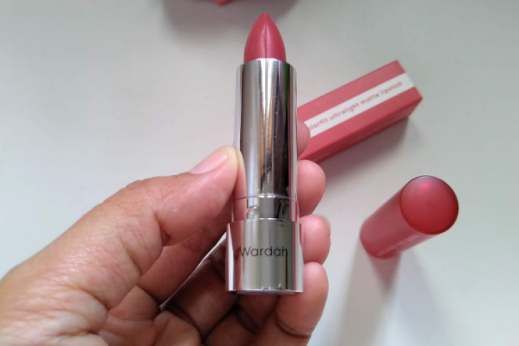 Tips dan Trik Memilih Warna Lipstik Wardah Colorfit Ultralight Matte Buat Kulit Sawo Matang, Tampilan Jadi Makin Segar dan Menarik