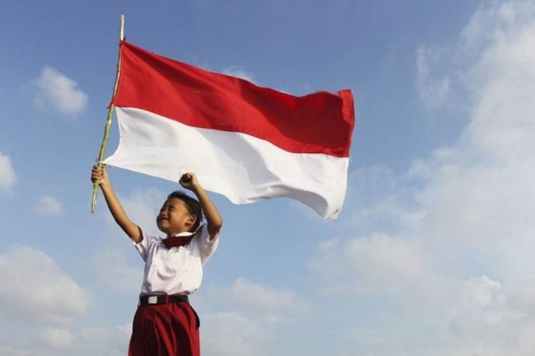 Download Template Undangan Setengah Resmi Hut Kemerdekaan Indonesia 17 Agustus Bertema Merah Putih Aesthetic 