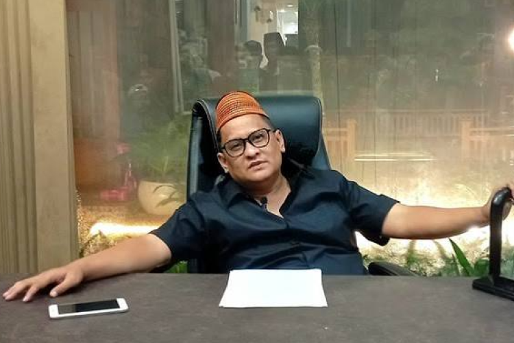 Profil Haji Her Crazy Rich Asal Madura yang Dikenal Dermawan, Kini Baru Saja Penuhi Panggilan KPK Untuk Penyelidikan Kasus Suap