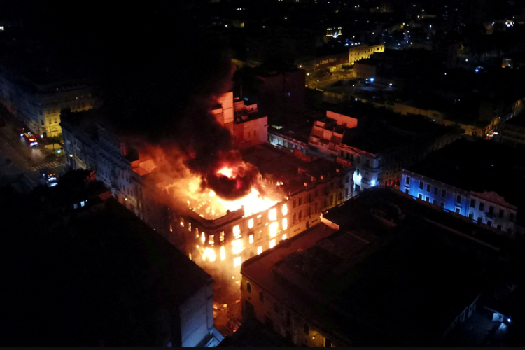 Kronologi Kerusuhan Peru Akibatkan Gedung di San Martin Plaza Terbakar Saat 3500 Orang Turun ke Jalan