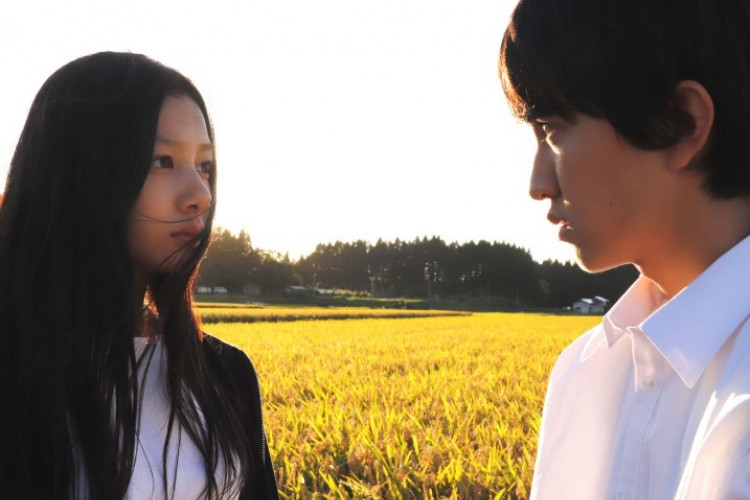 Sinopsis Film Jepang Follow the Light (2021), Romansa Cinta Anak SMA yang Saling Melengkapi