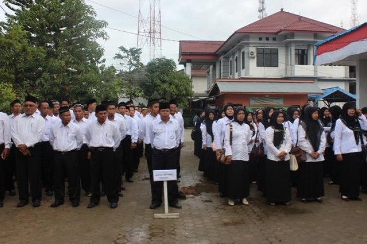 Seragam Guru di Hari Rabu Adalah? Sesuai Edaran Peraturan Pemerintah yang Baru