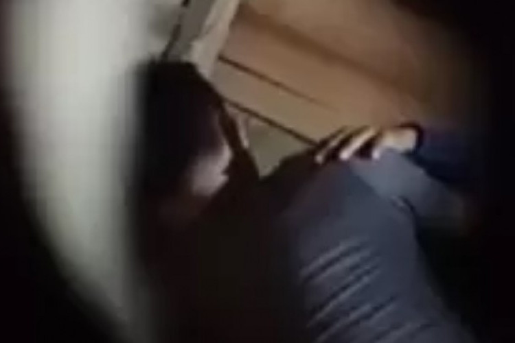 Viral! Video Istri Ajak Selingkuhan Mesum di Rumah Durasi 54 Detik, Warga Sengaja Rekam Untuk Barang Bukti