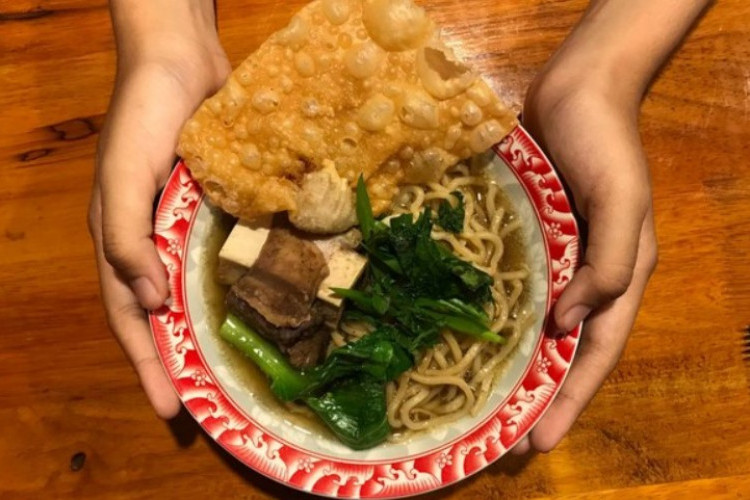 Jajanan Pontianak Viral yang Wajib Kalian Coba, Ada Bubur Goreng hingga Aneka Mie Lezat!