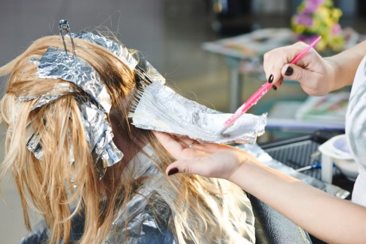 Rekomendasi Produk Bleaching Rambut Terbaik, Harga Terjangkau Hingga Hasilkan Warna Tahan Lama