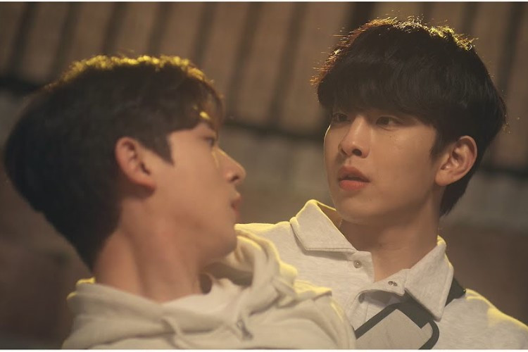 Nonton Drama BL  Jun & Jun (2023) Episode 3 Sub Indo Lee Jun Menyadari Kepribadian Choi Jun Berubah Ketika Mereka Bersama 