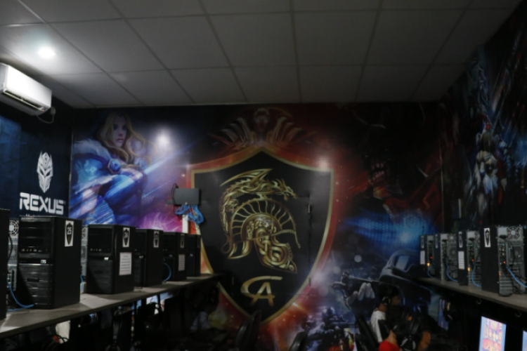 3 Rekomendasi Tempat Warnet Gaming Terdekat di Jakarta Terbaik dan Harganya 2023, Cocok Buat Ajang Mabar Bareng Pro Player!