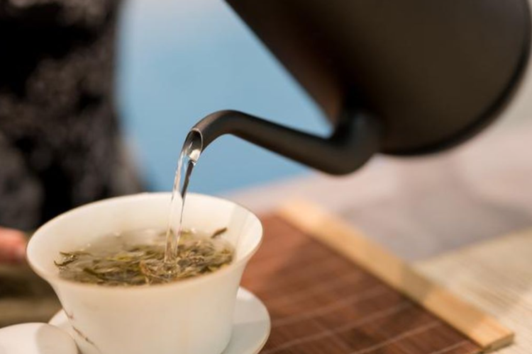 Teh Daun Jati Cina Apakah Aman? Inilah 5 Manfaat untuk Kesehatan Ternyata Miliki Efek Samping!