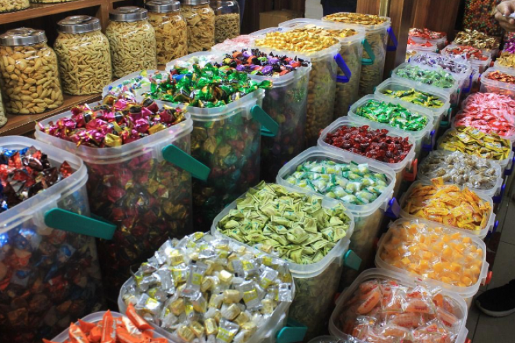 Daftar Toko Distributor Snack Kiloan Surabaya Terdekat dari Lokasi Saya, Surganya Cemilan Dengan Ratusan Macam Pilihan!