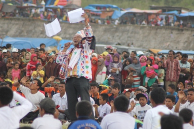 Pementasan Kesenian Didong, Bahas Isu Pendidikan, Kritik Sosial, Hingga Keindahan Alam