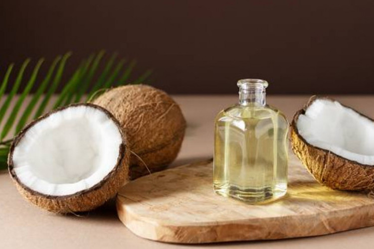 Perbedaan Minyak Kelapa dan Virgin Coconut Oil (VCO), Pengolahan Serta Kegunaannya Berbeda