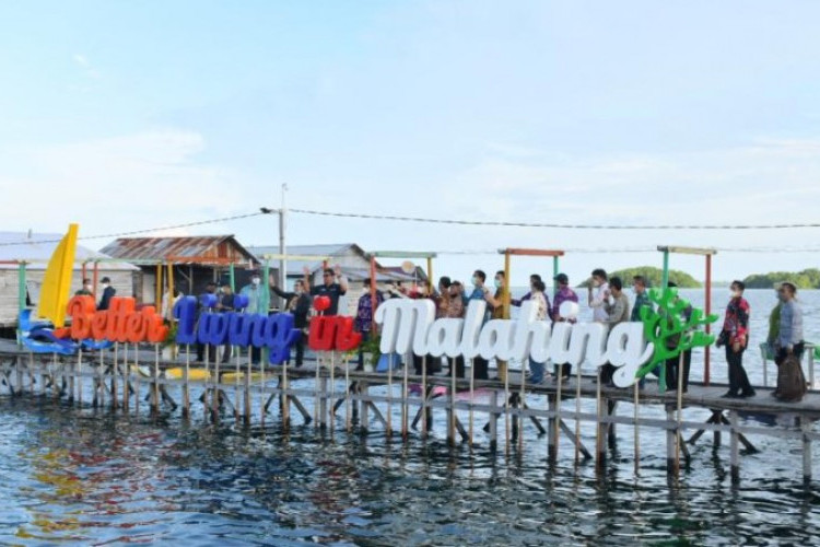 3 Alasan Kamu Wajib Kunjungi Kampung Malahing, Nikmati Senasi Hidup di Atas Laut yang Indah