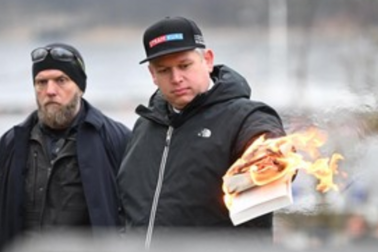 Viral! Rasmus Paludan, Politikus Sayap Kanan Swedia-Denmark Lakukan Aksi Bakar Al-Quran