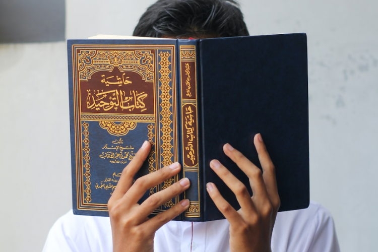 Bacaan Surat Al Fatihah Latin dan Artinya dalam Bahasa Indonesia, Dilengkapi Keutamaannya