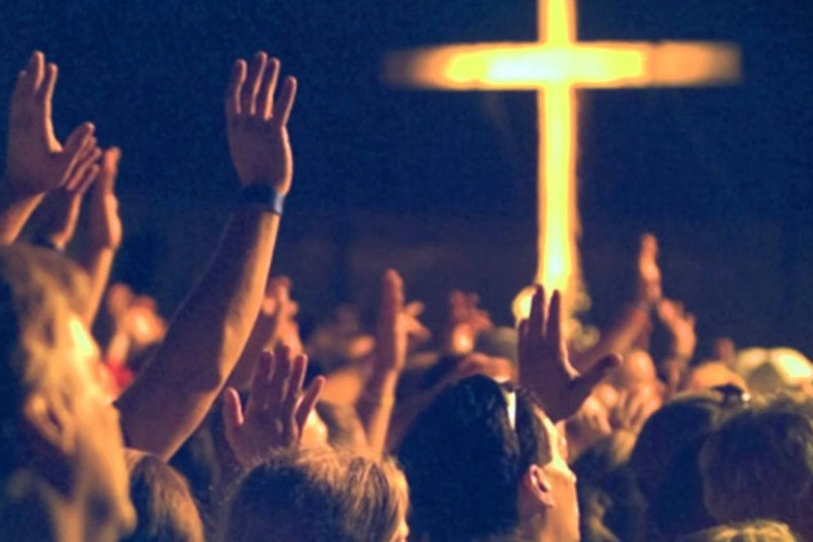 Contoh Kata Sambutan Ibadah Keluarga Kristen Protestan, Urutan Dari Salam Hingga Ajakan Bersemangat