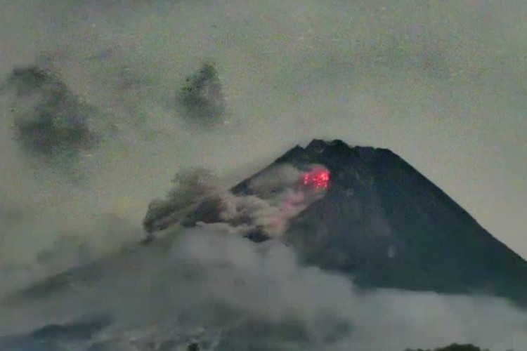 Status Gunung Merapi Hari Ini, Awan Panas Mengarah Ke Barat Daya (Hulu Kali Bebeng)