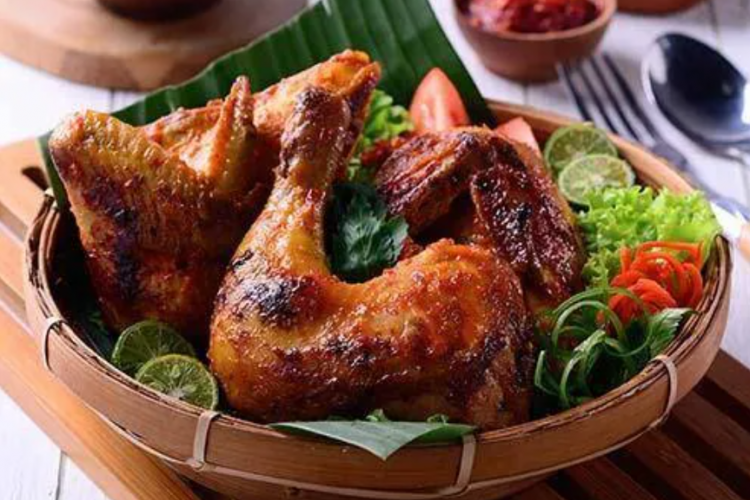 Daftar Harga Menu Ayam Remuk Pak Tisto Terbaru 2023, Paling Favorit! Ayam Gulai Nanas dengan Rasa Asam Manis