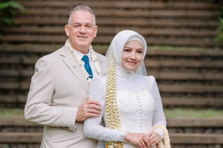 Profil Karl Hutchinson, Suami Ketiga Tina Talisa: Pernikahan Intim Dihadiri Wapres Gibran dan Menteri Bahlil